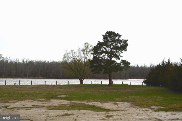 300 MAIN ST, Sharptown, MD 21861