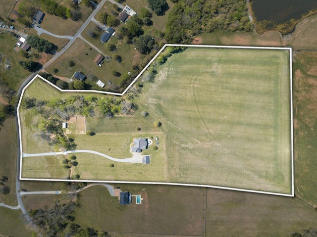 3988 Fykes Grove Rd, Cedar Hill, TN 37032