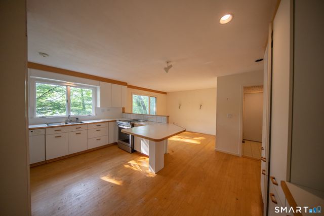 45 Trumbull Road, Waterford, CT 06385