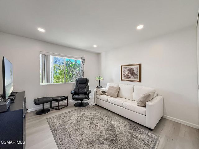 16150 Village 16 Drive, Camarillo, CA 93012