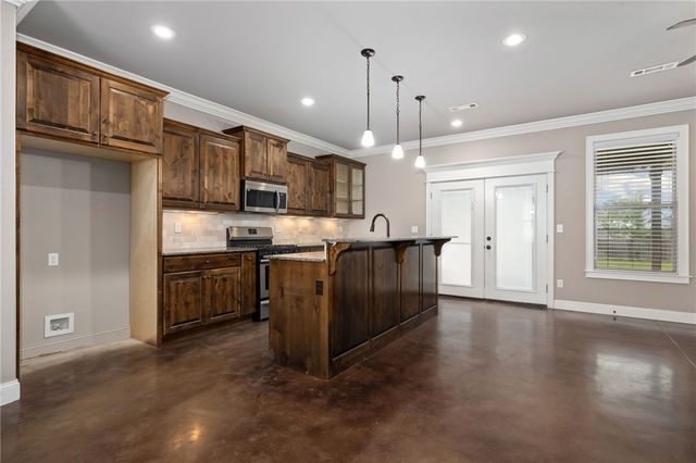 5642 E Huntsville Road, Fayetteville, AR 72701