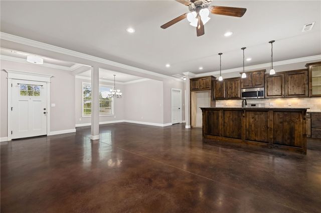 5642 E Huntsville Road, Fayetteville, AR 72701