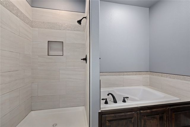 5642 E Huntsville Road, Fayetteville, AR 72701