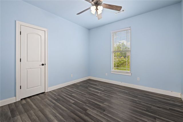 5642 E Huntsville Road, Fayetteville, AR 72701