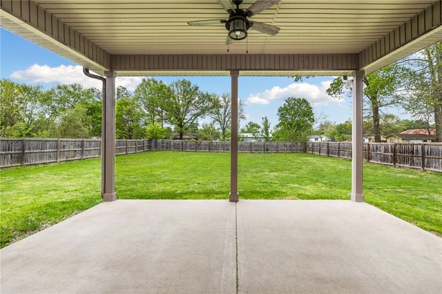 5642 E Huntsville Road, Fayetteville, AR 72701
