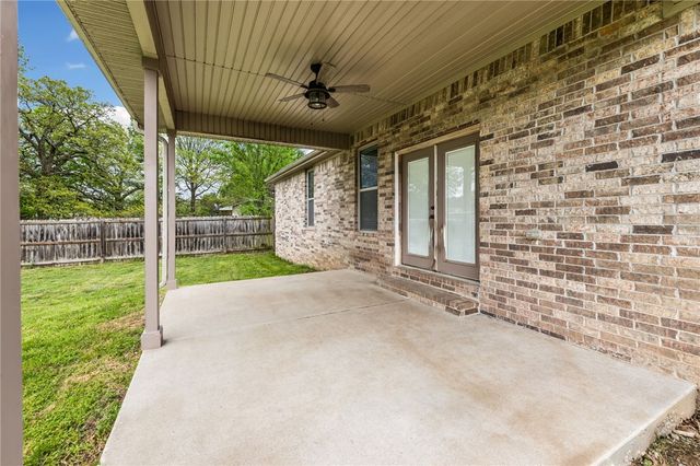 5642 E Huntsville Road, Fayetteville, AR 72701