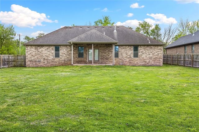 5642 E Huntsville Road, Fayetteville, AR 72701