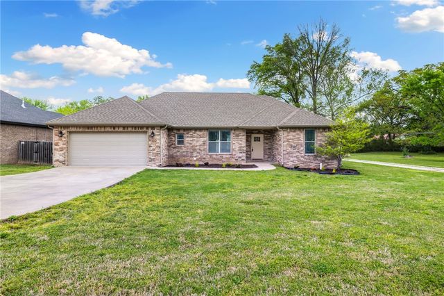 5642 E Huntsville Road, Fayetteville, AR 72701