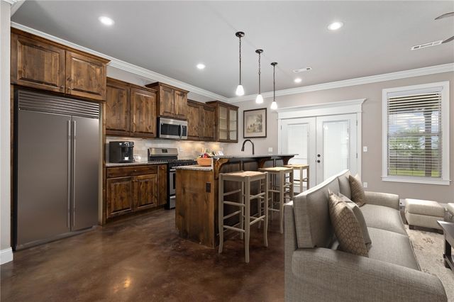 5642 E Huntsville Road, Fayetteville, AR 72701