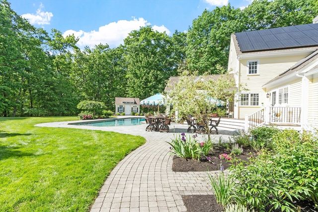158 Kettle Hole Rd, Bolton, MA 01740
