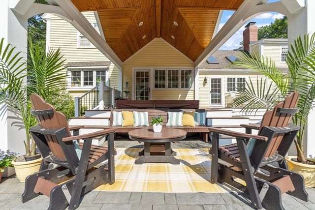 158 Kettle Hole Rd, Bolton, MA 01740