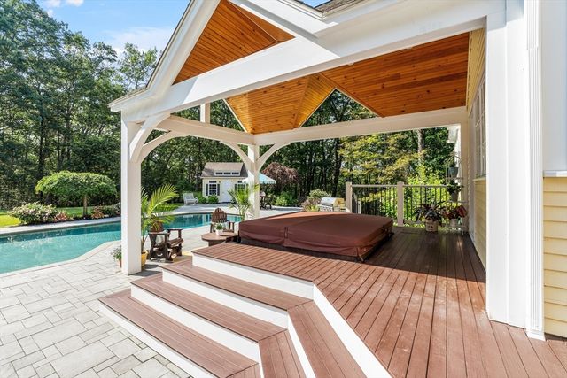 158 Kettle Hole Rd, Bolton, MA 01740