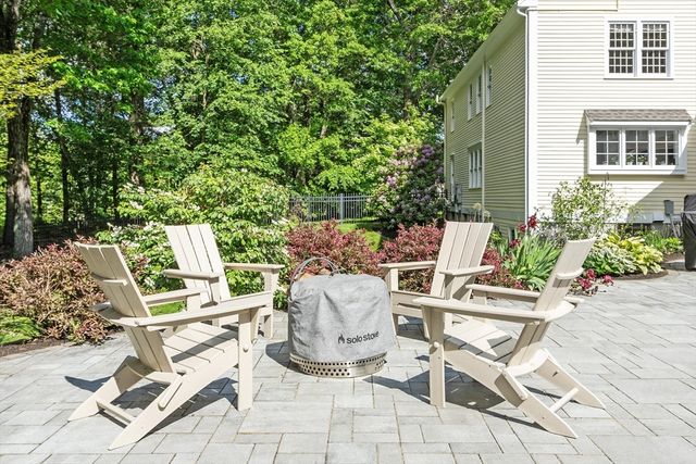 158 Kettle Hole Rd, Bolton, MA 01740