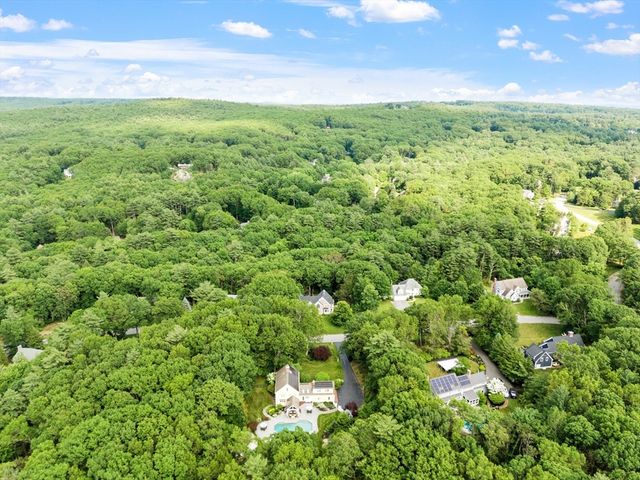 158 Kettle Hole Rd, Bolton, MA 01740