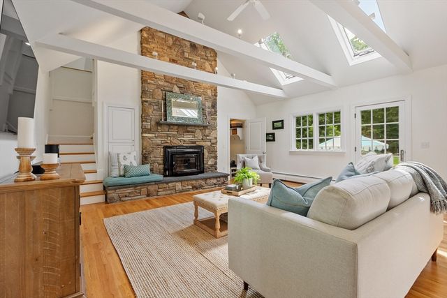 158 Kettle Hole Rd, Bolton, MA 01740
