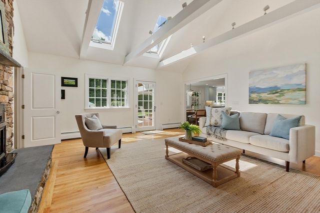 158 Kettle Hole Rd, Bolton, MA 01740