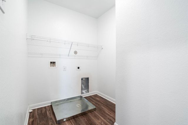 128 Maywood LN, Jarrell, TX 76537