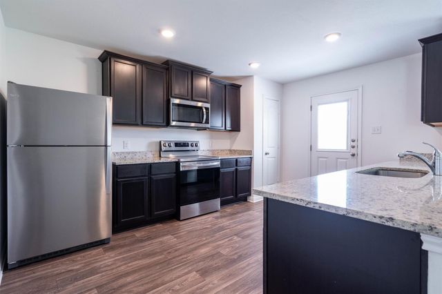 128 Maywood LN, Jarrell, TX 76537