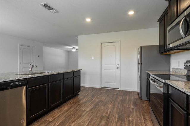 128 Maywood LN, Jarrell, TX 76537