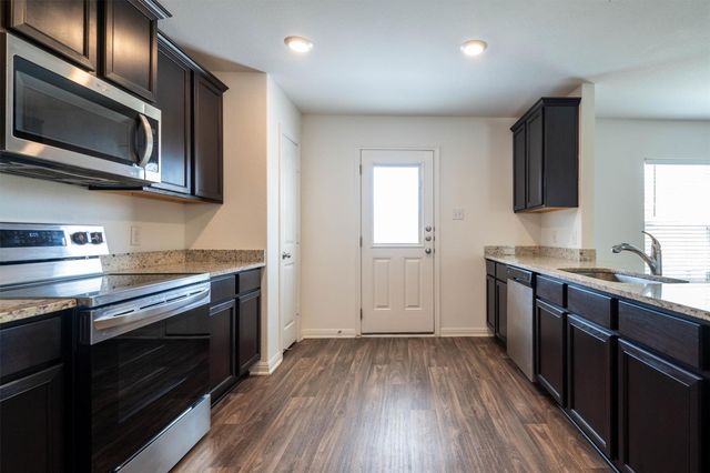 128 Maywood LN, Jarrell, TX 76537