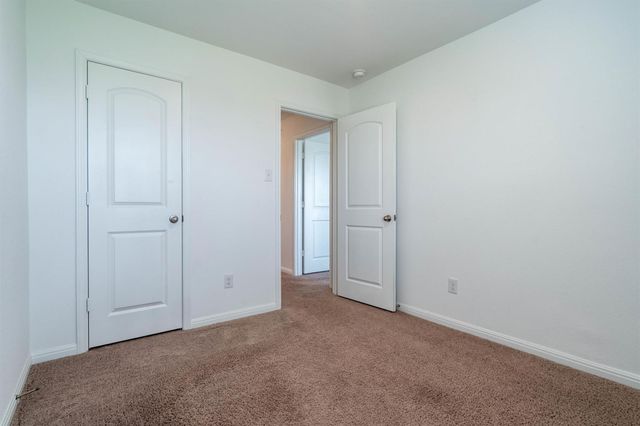 128 Maywood LN, Jarrell, TX 76537