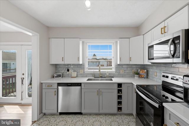 203 IVORY DR, Stephens City, VA 22655