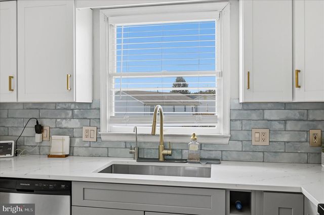 203 IVORY DR, Stephens City, VA 22655