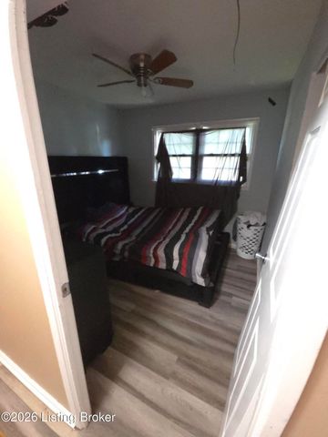 6113 Theiler Ln, Louisville, KY 40229