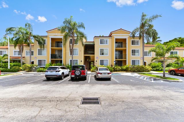 140 Yacht Club Way 307, Hypoluxo, FL 33462