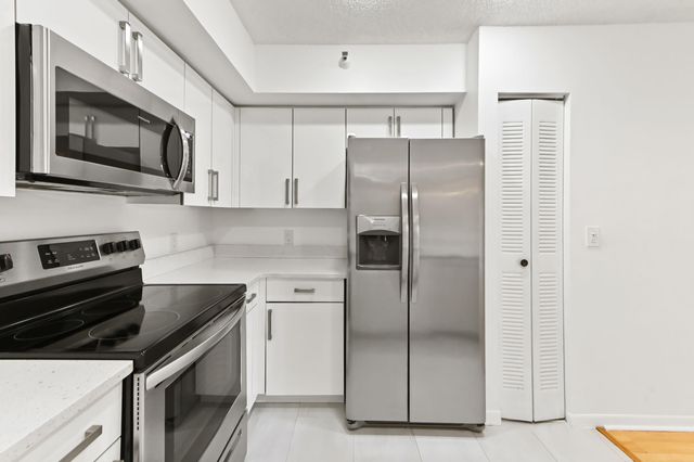 140 Yacht Club Way 307, Hypoluxo, FL 33462