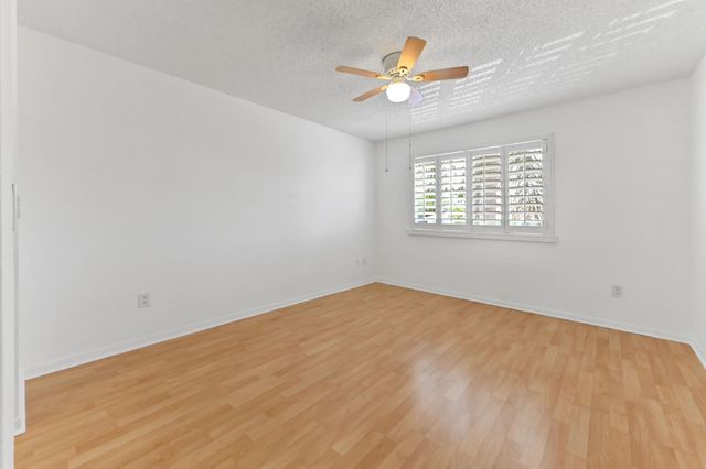 140 Yacht Club Way 307, Hypoluxo, FL 33462