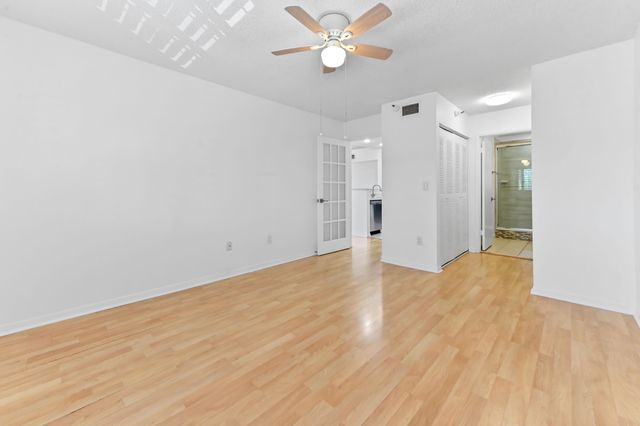 140 Yacht Club Way 307, Hypoluxo, FL 33462