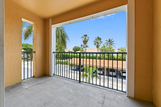 140 Yacht Club Way 307, Hypoluxo, FL 33462