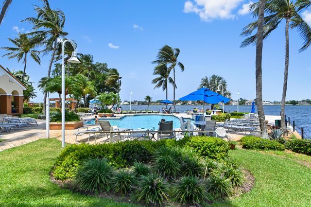 140 Yacht Club Way 307, Hypoluxo, FL 33462