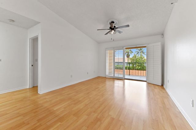 140 Yacht Club Way 307, Hypoluxo, FL 33462