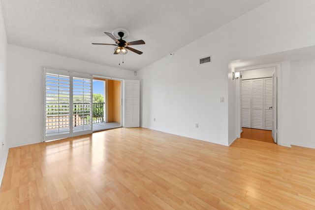 140 Yacht Club Way 307, Hypoluxo, FL 33462