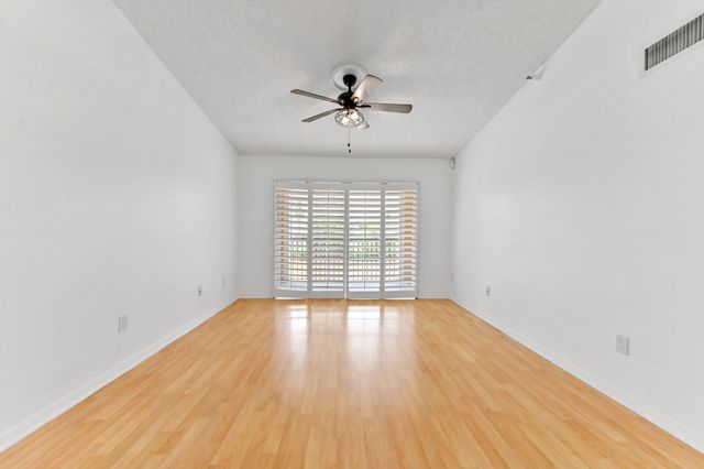 140 Yacht Club Way 307, Hypoluxo, FL 33462