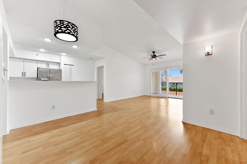 140 Yacht Club Way 307, Hypoluxo, FL 33462