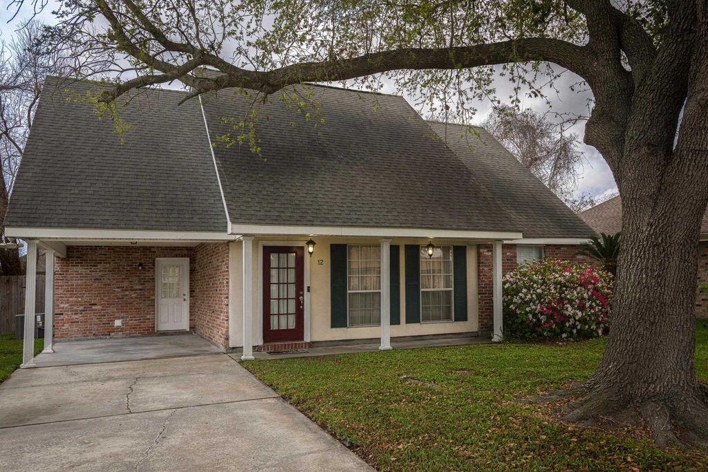 12 Cobblestone West, Houma, LA 70360