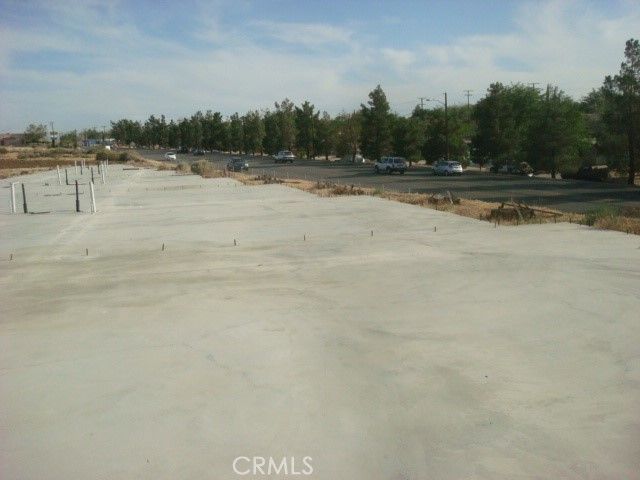 16811 Seneca Road, Victorville, CA 92395