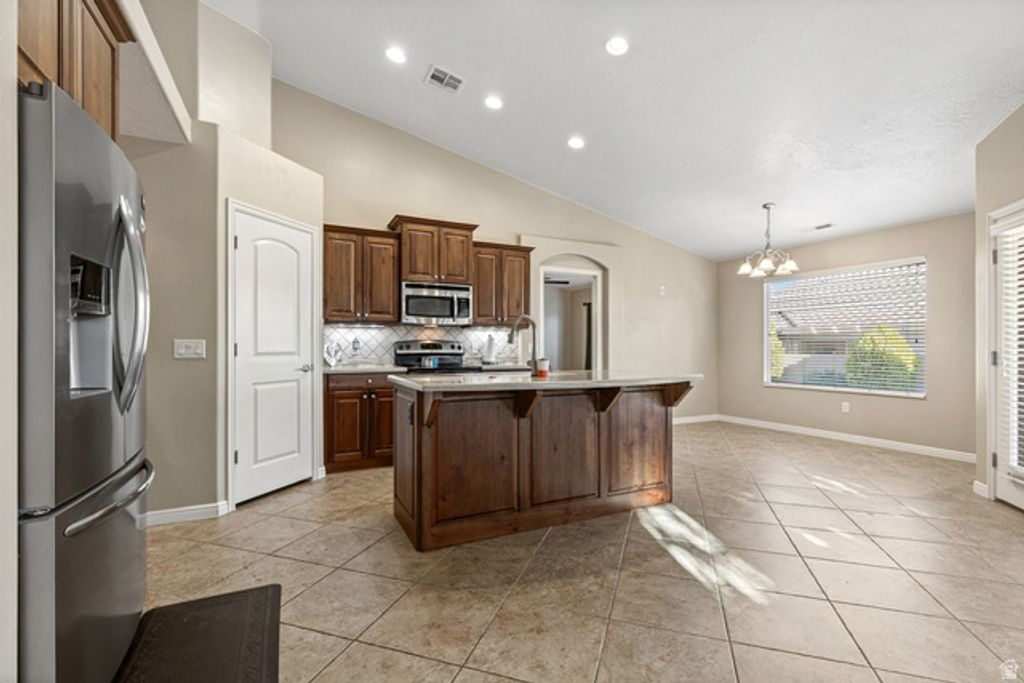Image 12 of property listing at 1356 W COUNTRY CLUB DR, St. George, UT 84790