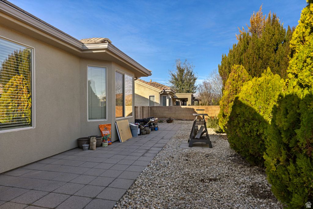 Image 20 of property listing at 1356 W COUNTRY CLUB DR, St. George, UT 84790