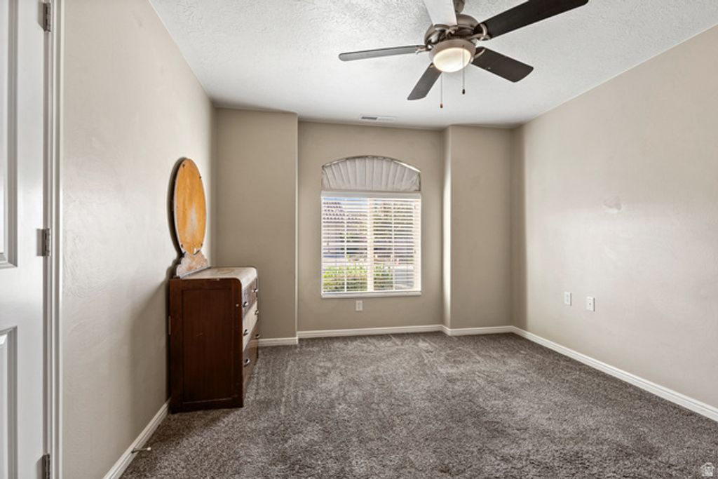 Image 4 of property listing at 1356 W COUNTRY CLUB DR, St. George, UT 84790