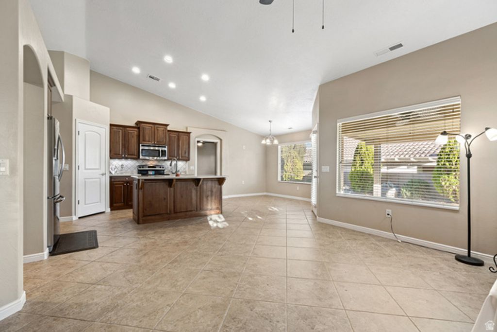 Image 6 of property listing at 1356 W COUNTRY CLUB DR, St. George, UT 84790