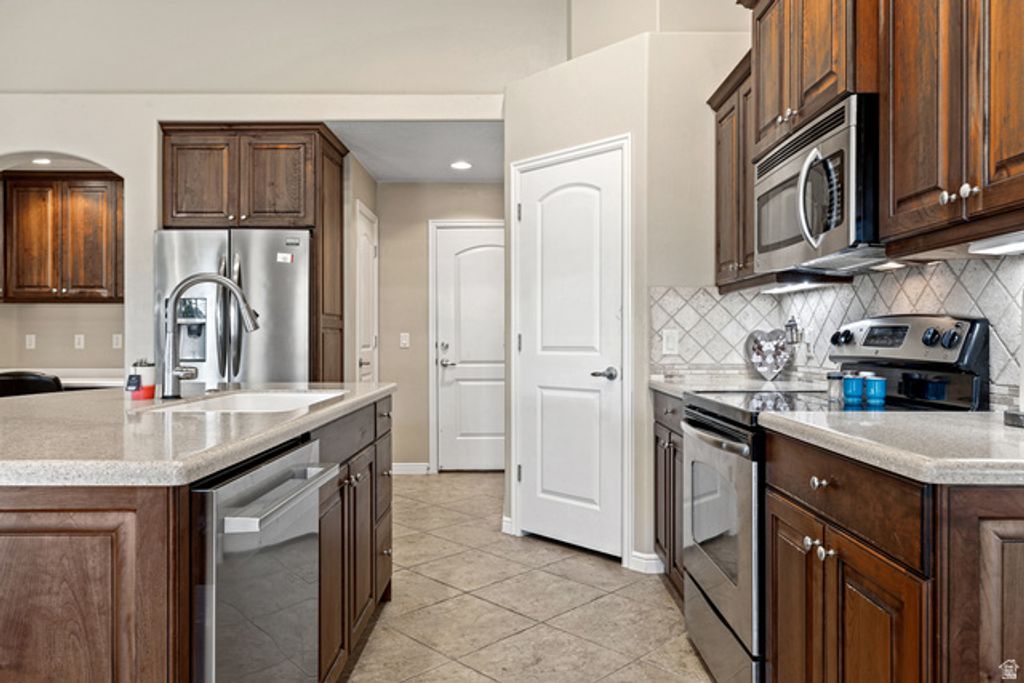 Image 9 of property listing at 1356 W COUNTRY CLUB DR, St. George, UT 84790