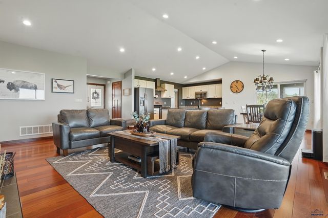 7536 WHITETAIL DR, Sturgis, SD 57785