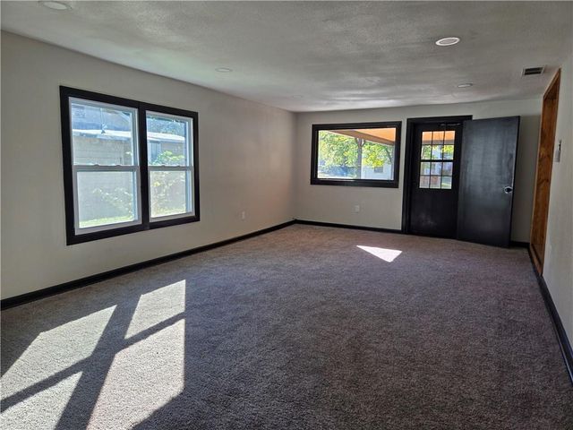 806 W 2nd Street, Pittsburg, KS 66762