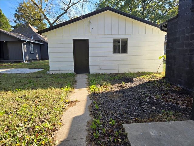 806 W 2nd Street, Pittsburg, KS 66762