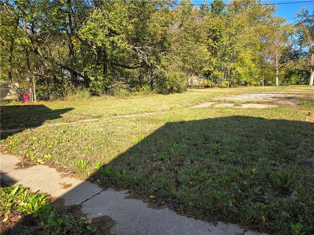 806 W 2nd Street, Pittsburg, KS 66762