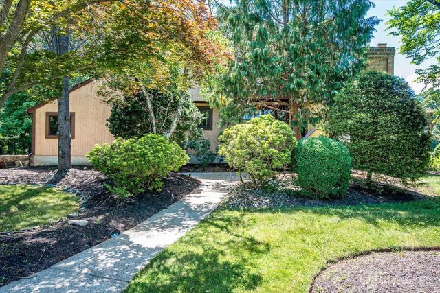 8 Parkside Drive, North Brunswick, NJ 08902